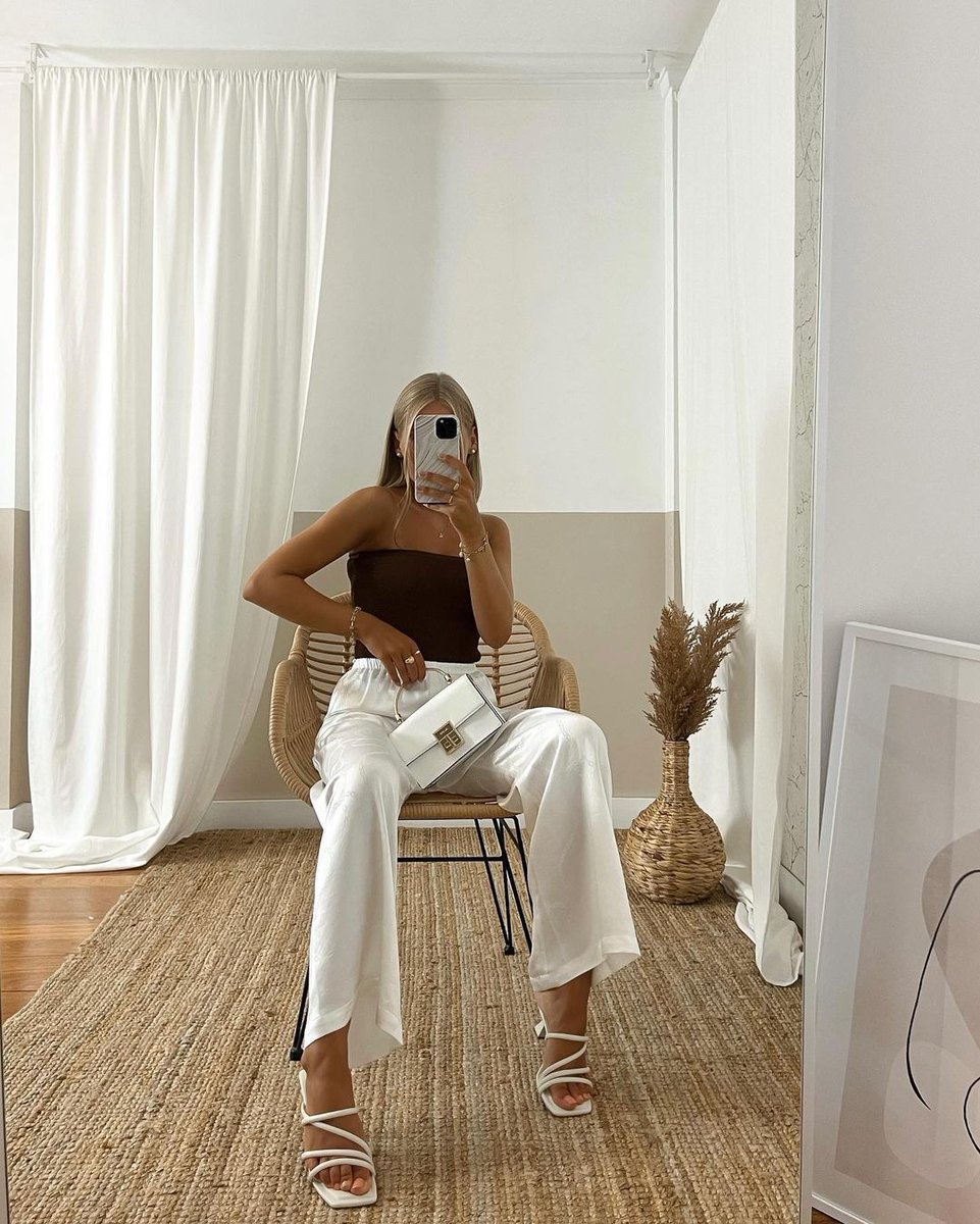 berlookofficial's tweet photo. A cozy-chic fashion that can go from that first morning meeting to a night out on the town. @niinavaz

#berlook #berladies #cozyfashion #lifestyle #selfiegram #sustainablefashion https://t.co/Zbs9JNvwmq