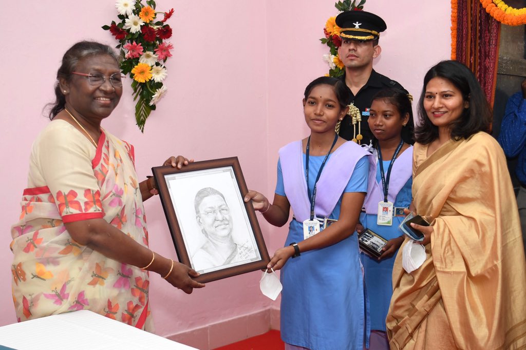 rashtrapatibhvn's tweet photo. It was a nostalgic moment today when I visited my alma mater Government Girls High School and Kuntalakumari Sabat Adivasi Girls Hostel in Bhubaneswar. The visit brought back many fond memories of my student life. https://t.co/X3QnyHRWmH