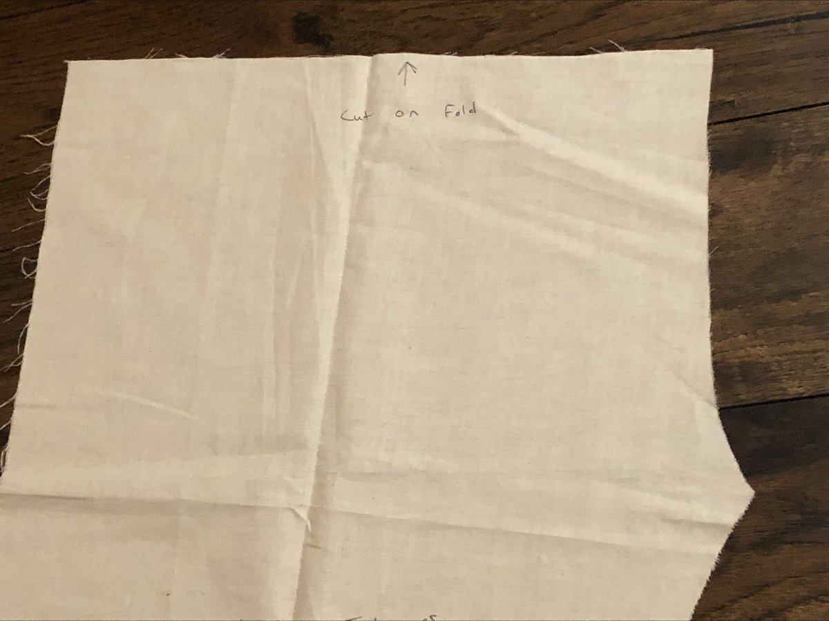 Malindachan's tweet photo. Danmei cosplayers: McCalls made a mistake with Yaya’s hanfu pattern! The top of the sleeve (piece 4) should be straight and placed along a fold so there is no seam at the top. I borrowed her pattern before the McCalls release, and this was a specific instruction. https://t.co/pL0ZQeZMrP