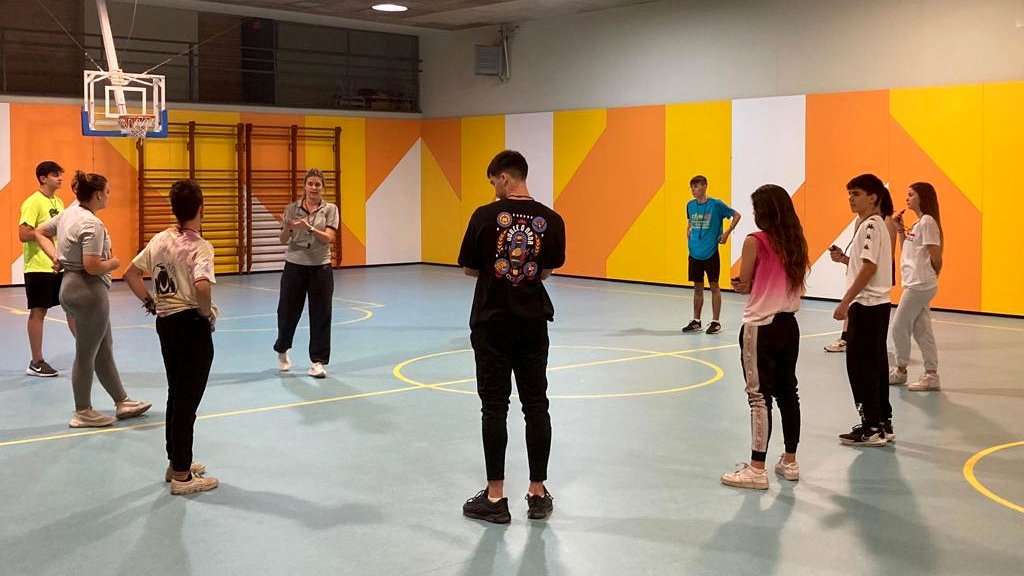 🔝 Els clubs de l'#EscobolFCBQ aporten una trentena d'aspirants a àrbitres

🆕 Tindran un paper didàctic important apropant els nens i nenes a la competició reglada i a comprendre les regles bàsiques de joc.

➡️ basquetcatala.cat/noticies/9753