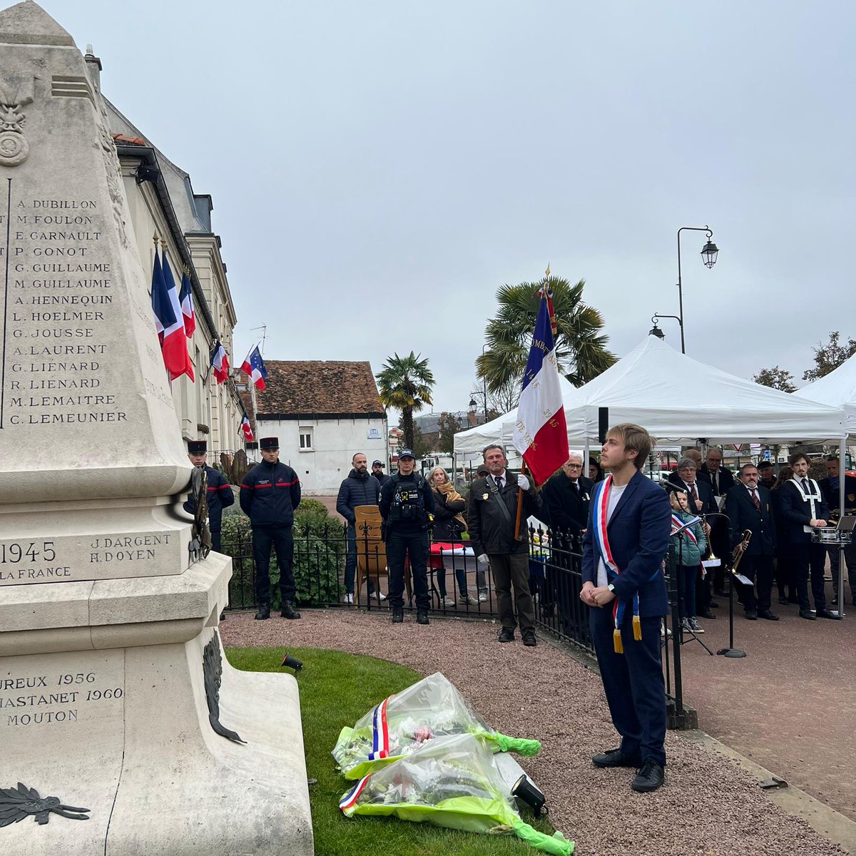 LouisBoyard's tweet photo. "Le capitalisme porte en lui la guerre comme la nuée porte l'orage" - Jean Jaurès 

En cette journée de commémoration du #11novembre, pensées pour les victimes des guerres passées et présentes. https://t.co/MPmXFwMENr