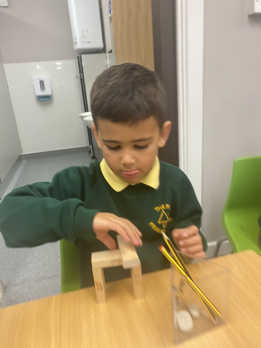 firsprimarysale's tweet image. #Y1Apple What is the object? What is the material? We are scientists! 👩‍🔬👨‍🔬