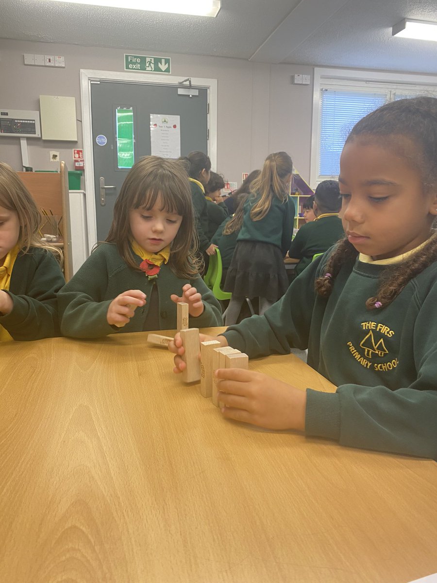 firsprimarysale's tweet image. #Y1Apple What is the object? What is the material? We are scientists! 👩‍🔬👨‍🔬