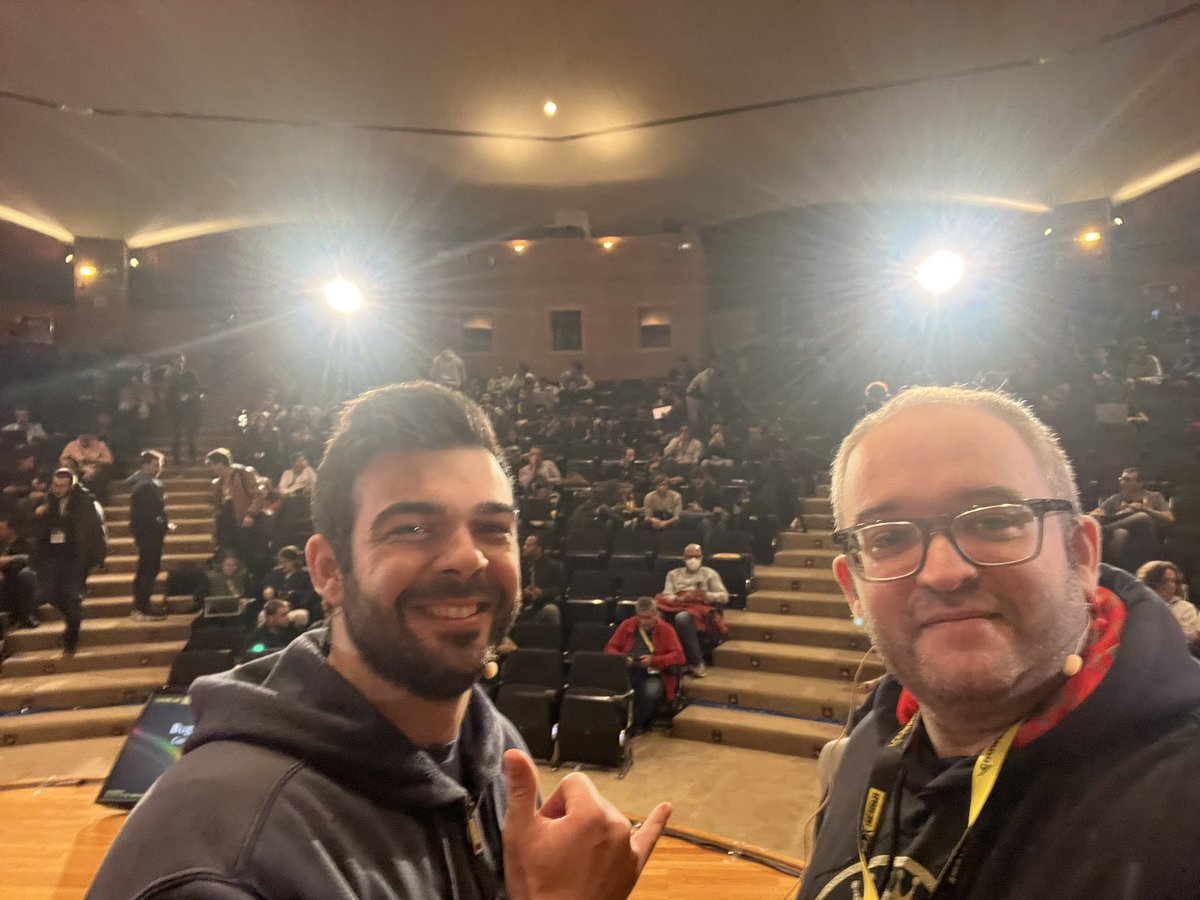 Charla finalizada. Lo hemos disfrutado mucho <a href="/mouloren/">Mauro Lorenzo</a> y yo yay! <a href="/NavajaNegra_AB/">Navaja Negra Conference</a> #NN10ED