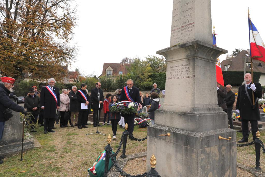 Arnaud_Pericard's tweet photo. Je clôture cette matinée de cérémonies patriotiques à #MareilMarly. 

C’est un honneur d’avoir rendu hommage à tous ces Français qui se sont sacrifiés pour notre pays, pour nos valeurs 🇫🇷 #11novembre1918 https://t.co/sK6h3GMVTc
