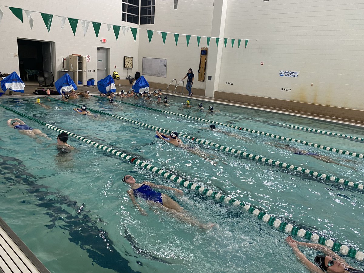 Coach_Boling's tweet photo. 2nd morning practice this week. Keep working hard ladies! #notenoughroom #weneedapool https://t.co/7YgKC4isaG