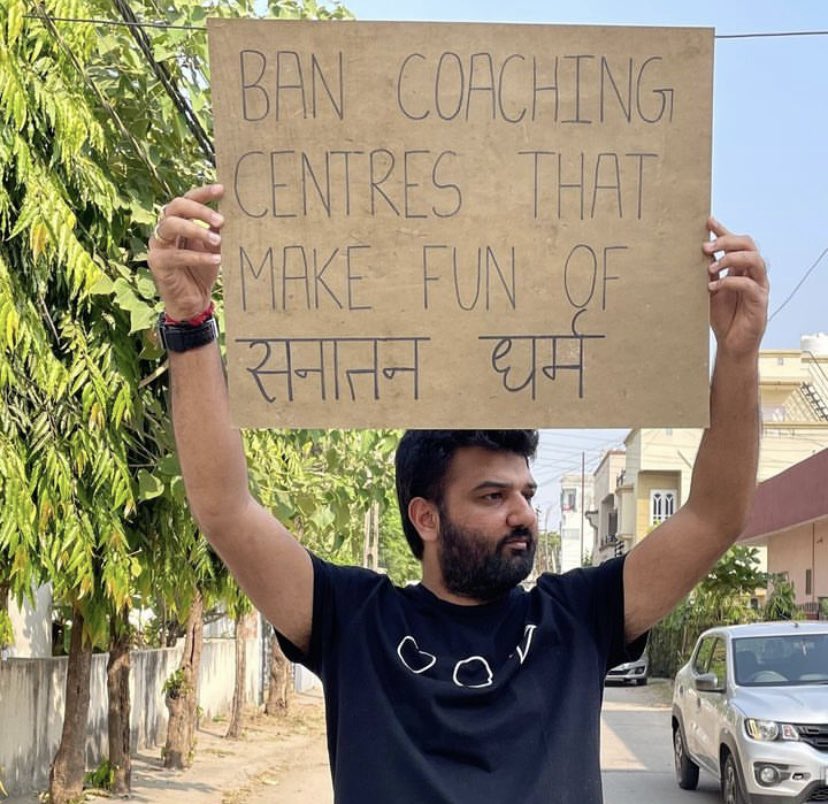 VlKAS_PR0NAM0's tweet image. In the name of IAS coaching ,Vikash Divyakirti @drishtiias is talking absolute nonsense about Bhagwan Shri Ram.. such coaching centres should be banned and the guilty should be punished.