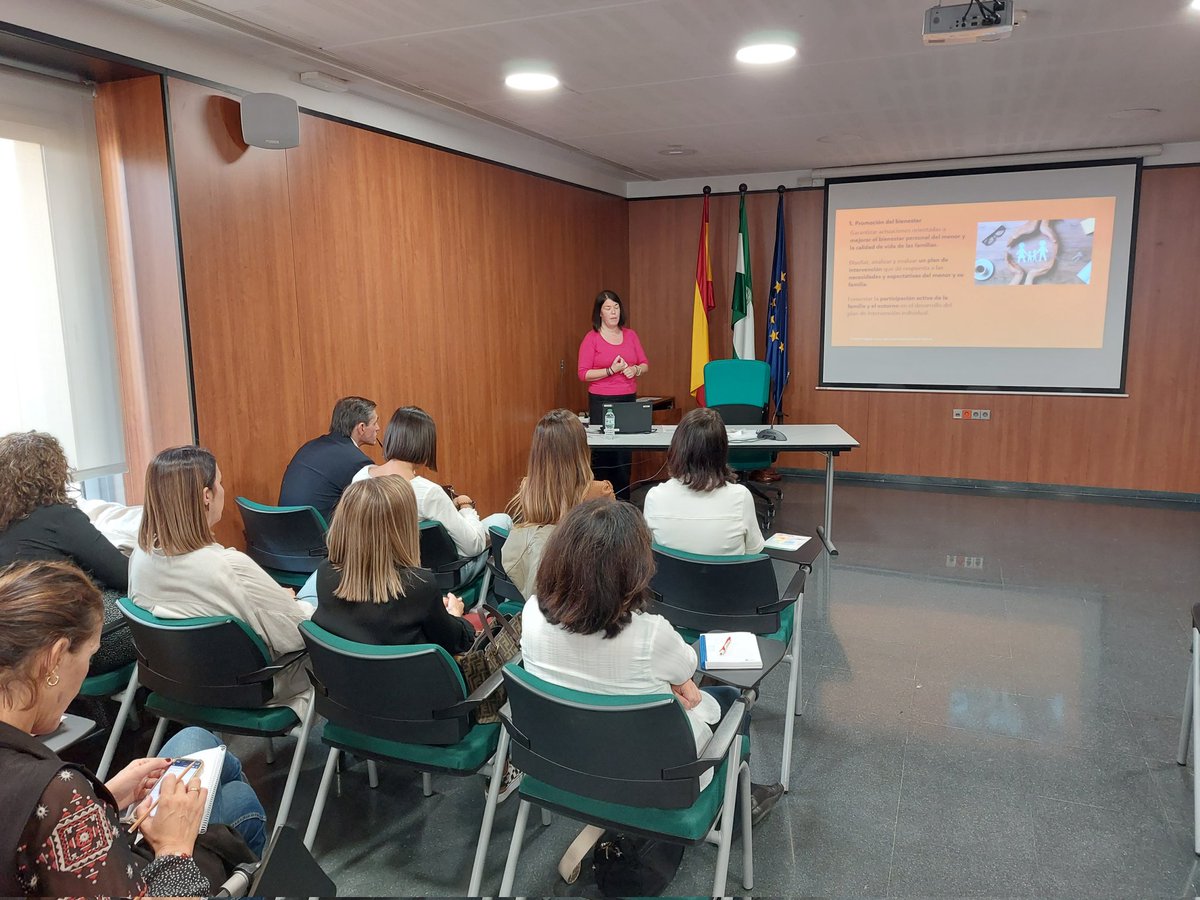 <a href="/vicensantana/">Vicente Santana</a> y <a href="/angelaesu/">Ángela Escobar</a> exponen las ventajas de contar con una cultura de calidad sólidamente implantada en los centros y explican cómo los estándares de <a href="/calidadACSA/">Agencia de Calidad Sanitaria de Andalucía</a> pueden ayudar a ello