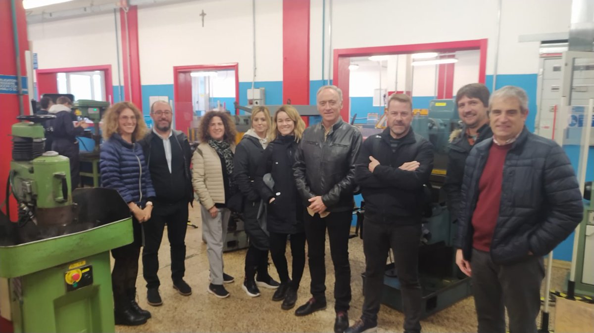 CDonibane's tweet photo. Hoy finalizamos la estancia @ErasmusFP en #Vicenza donde hemos conocido la #FP italiana y la Formación para el empleo.
Muchas gracias a @eurocultura por su acogida y trato recibido 👏🙂
@CDonibane
@educacion_na
@ci.agroforestal
@maria.ana.sanz
@esc_educa
#CPIEstella
#Estna https://t.co/6onieMgJtM