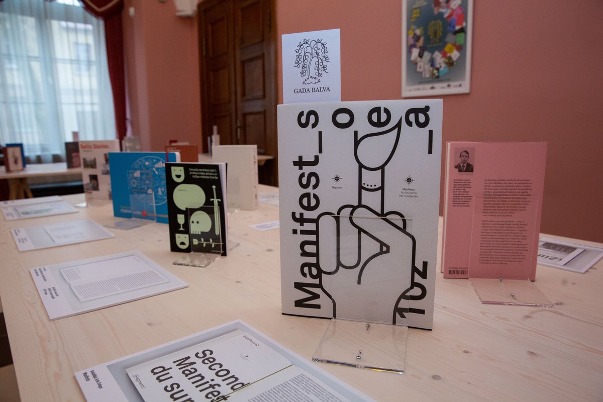 Jelgavā atklāj gada noslēdzošo, ceļojošo grāmatu mākslas konkursa "Zelta ābele 2021" nominantu un laureātu izstādi. Vairāk info: ieej.lv/xqRSA