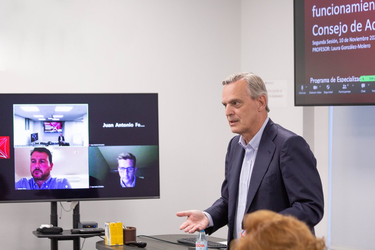 Ayer en el Programa de Especialización para Consejeras y Consejeros, tuvimos el lujo de contar con la presencia de Alberto Terol, referente en nuestro país en Gobierno Corporativo, y aprender sobre ética, valores y gobierno corporativo.