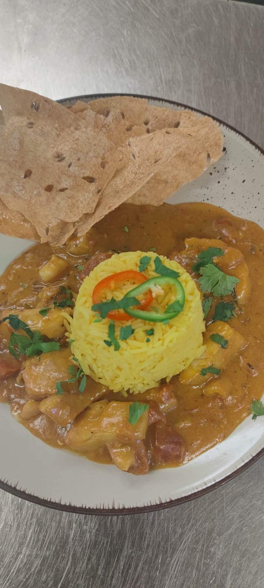 OSFthewaterside's tweet photo. 🤤On the Specials Board today is this tasty smoked haddock Keralan curry with basmati rice and poppadom.🤤

Available for takeaway or sit-in. 😁 https://t.co/F4cSwUfu6r