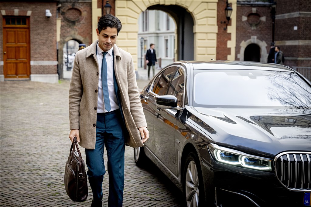 Kabinet verrekent zich: 190 euro energiecompensatie half miljard duurder rtlnieuws.nl/economie/artik…