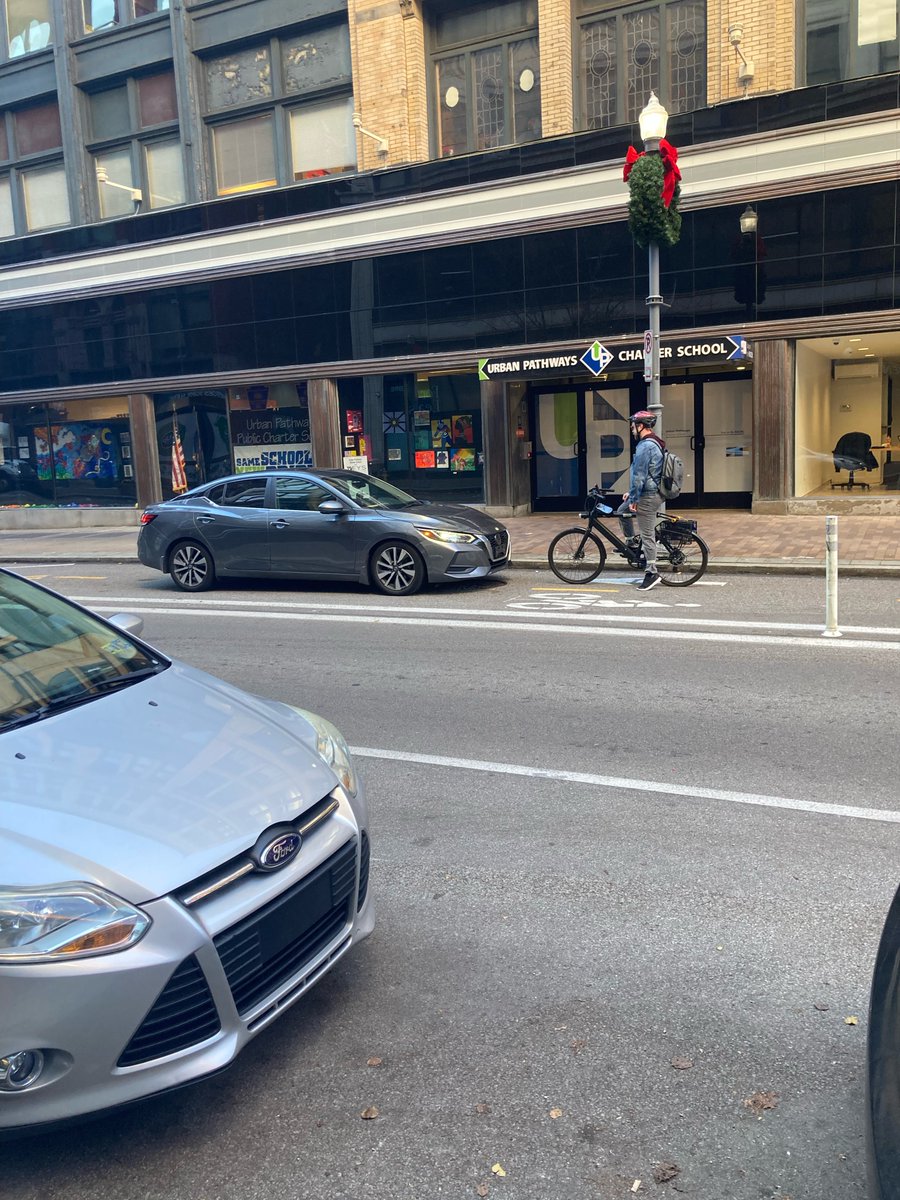 PghBikeJAM's tweet photo. We don't know who this cyclist is.   But we salute you!   @carfreePGH @bikelaneuprise @BikePGH https://t.co/hixC7dnilm
