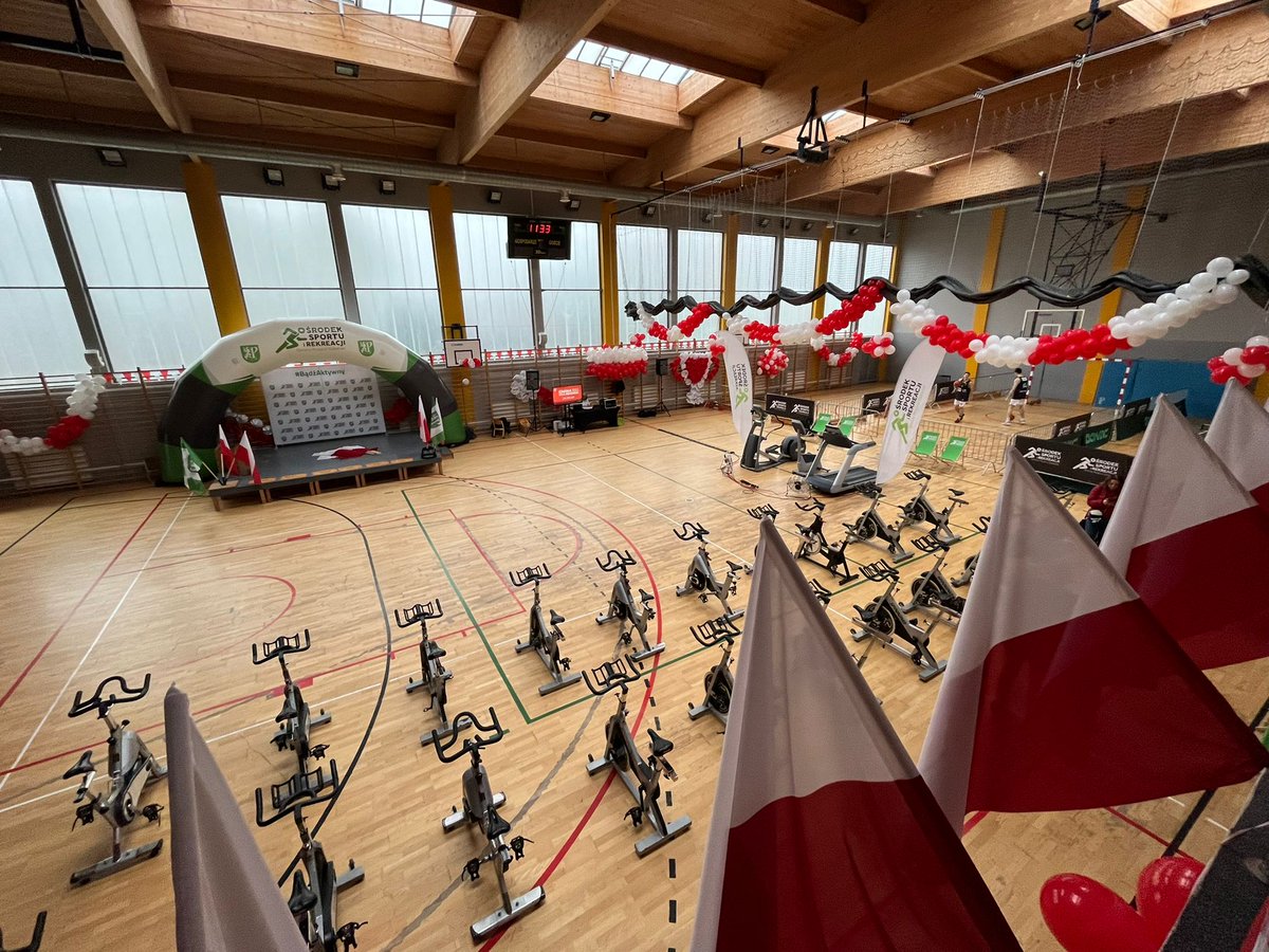 treflsopot's tweet photo. Meldujemy się ze Straszyna! 👋 Dziś w hali sportowej szkoły podstawowej odbędzie się bicie gminnego rekordu w uprawianiu sportu. 🏀🏓🚲 Nasi koszykarze spróbują w tym pomóc, ale Wy też możecie - wydarzenie potrwa do jutra 12:00. ⏳

Sprawdźcie ⤵️
https://t.co/nLERq4oFK1 #plkpl https://t.co/6i0IrcHy4R