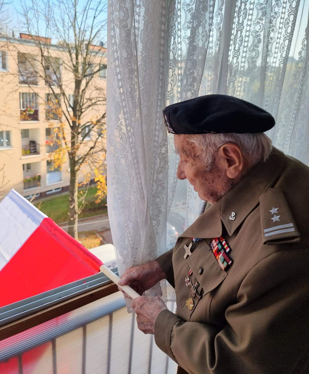 NieZapomnijONas's tweet photo. Pokolenie wychowane w szacunku i miłości do Ojczyzny. 🇵🇱
Ppłk Stefan Pastewka ps. "Jur", harcerz Szarych Szeregów, powstaniec warszawski, Żołnierz Wyklęty.
#niepodległość https://t.co/3AyyAJC5mr
