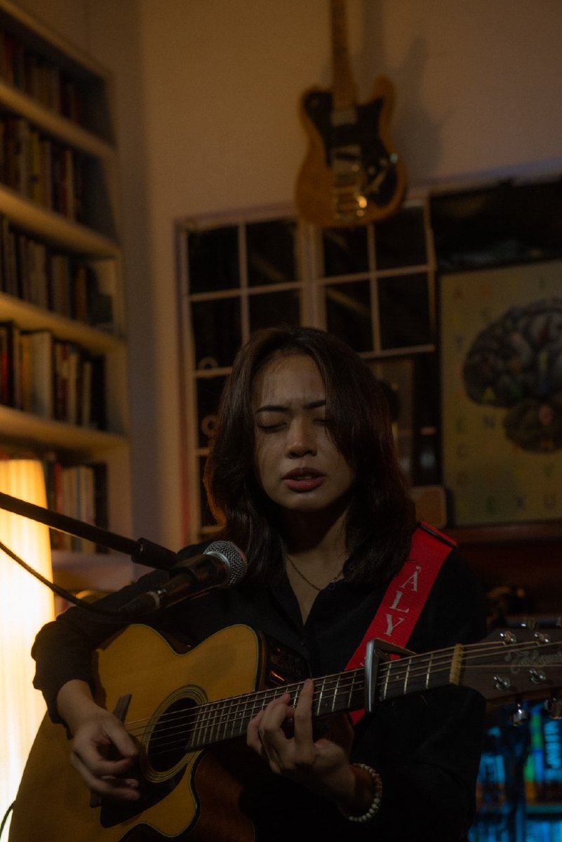 musikalyssa's tweet photo. My Odd Corner Set will be premiering tonight at 8pm! Watch me sing and tell some stories about my songs! Hehe.
Just a few minutes left! Tara, intay tayo sa Youtube.
Kitakits virtually 🥰
https://t.co/gITaU65le4
#OddCorner
@OCRecordsPH
📷: Samy Mallare https://t.co/dUtMDh5bfE