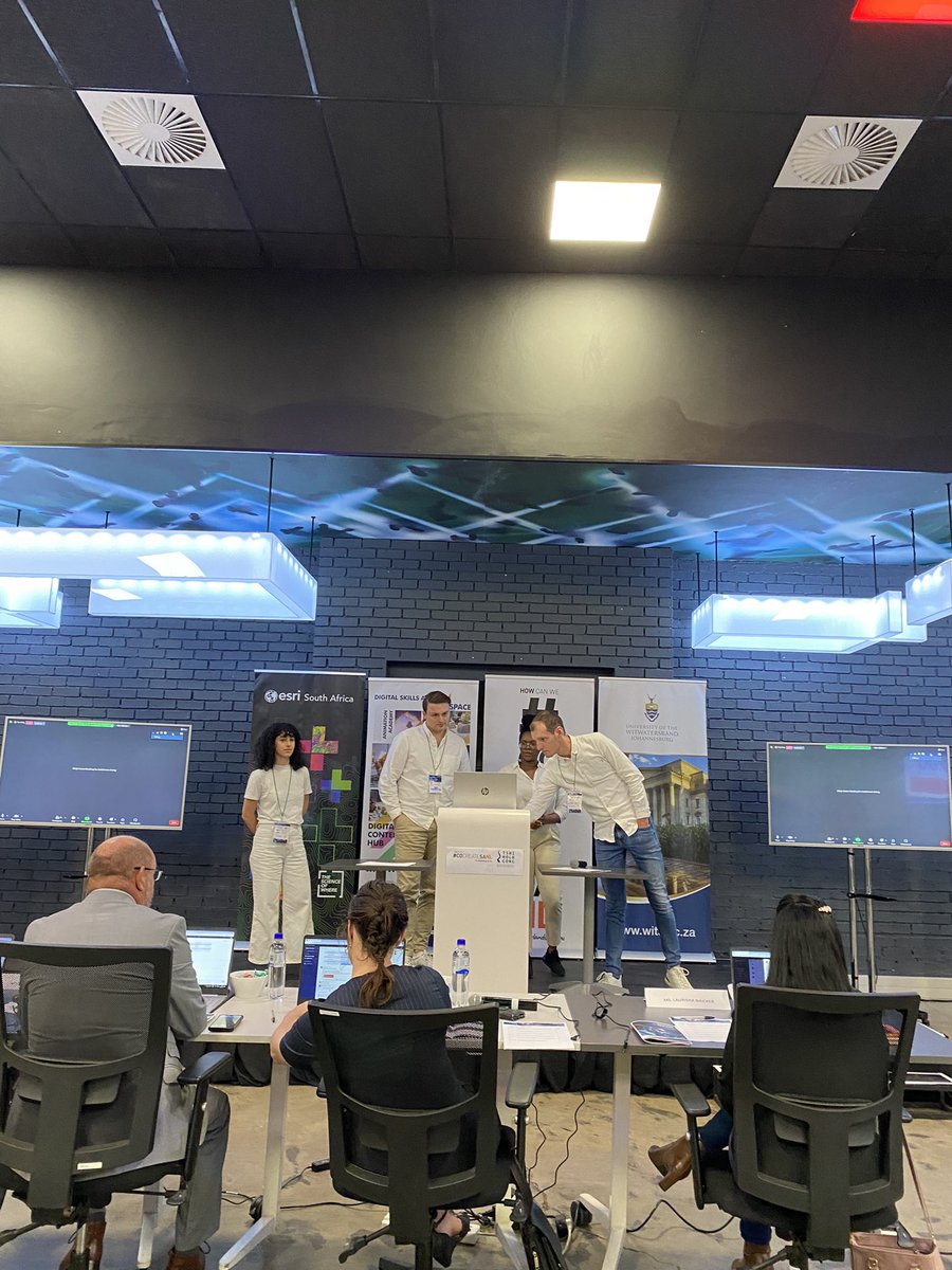 Geekulcha's tweet image. Team Asset Management is the first to present🔥🔥🔥

They are solving asset management challenges in @CityofJoburgZA 

#DigitalTwin
#hackMYCITY