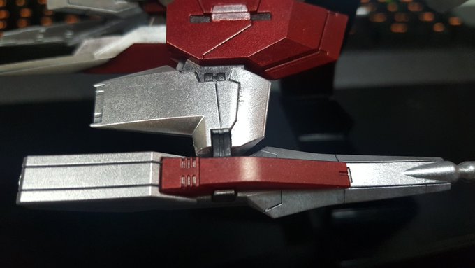 このやり方の利点
・塗装が薄いからすぐ乾燥する、欠点でもあるけど
・マーカー塗りようなムラがしない、但し用練習
・先に線入れやっても線が残る、でも注意点はある、マーカーで線入れの部分を塗っちゃいけない、そうでない部分を塗ってスポンジで広める
・つやが少ない 