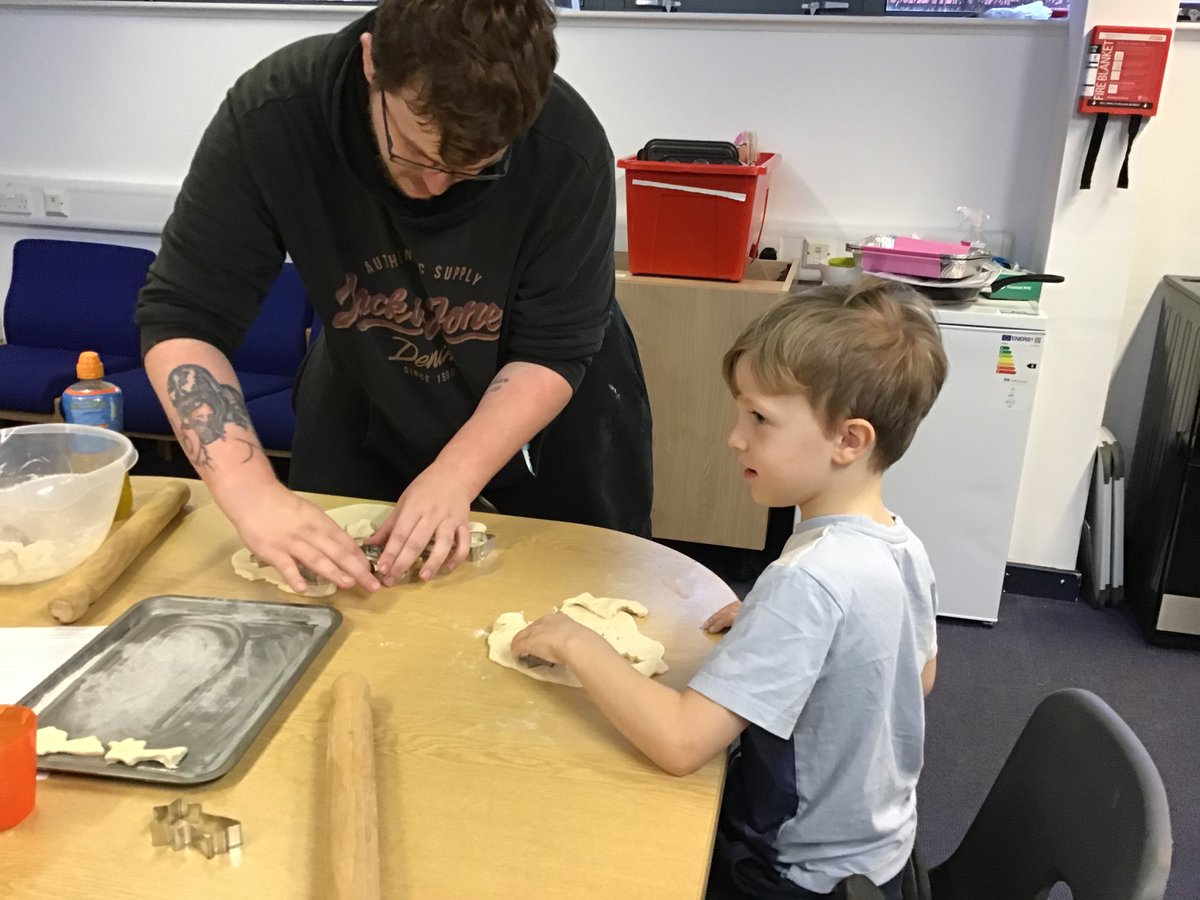 MiniExplorersPD's tweet image. Christmas preparations have started 🎅We have been  busy making jam in our #communityroom  It tastes delicious 😊 and we made salt dough decorations for the tree 🎄#enterprisingandcreative @Year1PDCS