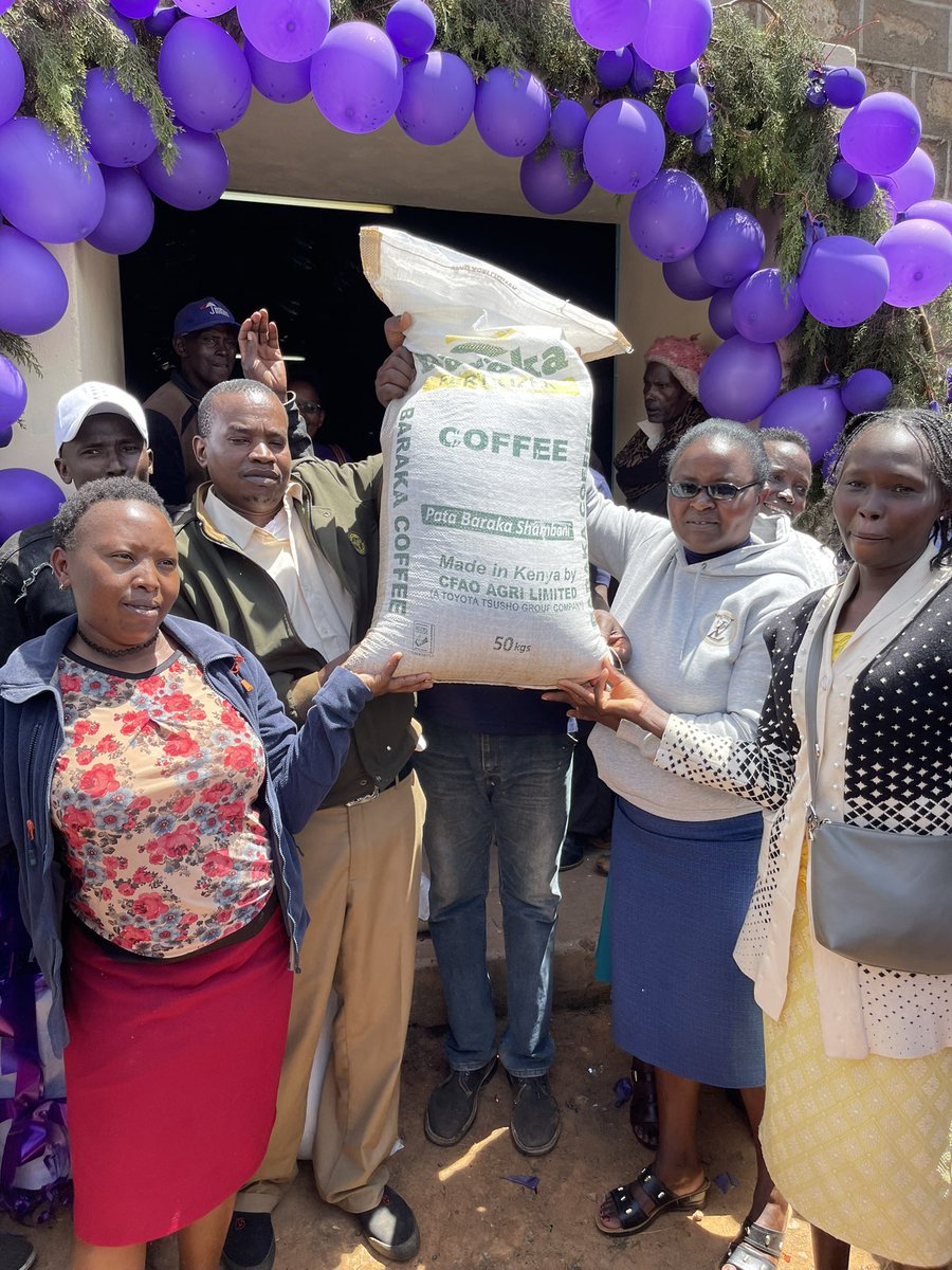 WeEffectEA's tweet photo. Kaliluni Farmer Based Organisation (FBO) has secured (20,000 Euros) financing from @Oikocredit to purchase farm inputs for close to 1300 smallholder coffee farmers in Machakos county at a time when farmers are contending with huge spikes in fertilizer prices.#IFIL https://t.co/svZONxwkJm