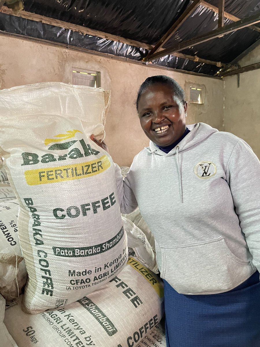 WeEffectEA's tweet photo. Kaliluni Farmer Based Organisation (FBO) has secured (20,000 Euros) financing from @Oikocredit to purchase farm inputs for close to 1300 smallholder coffee farmers in Machakos county at a time when farmers are contending with huge spikes in fertilizer prices.#IFIL https://t.co/svZONxwkJm