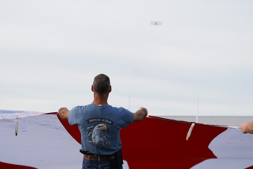 Thankful for all Veterans. Today we take the time to reflect on those who have paid the ultimate price &amp; those who continue to serve &amp; defend our freedoms. 🇺🇸