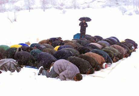 HalalNation_'s tweet image. Friday Prayer in Russia 🇷🇺❄️