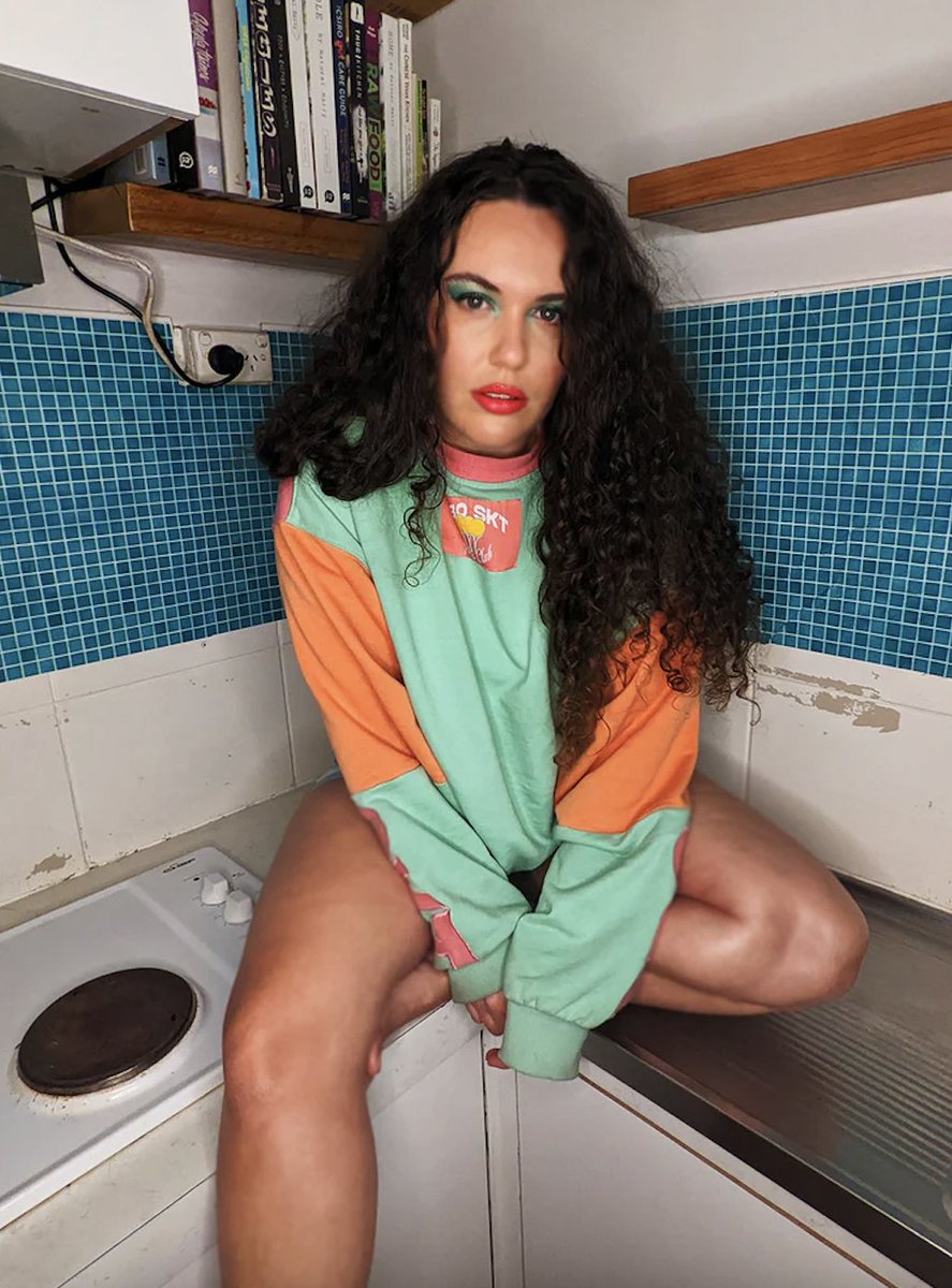 🙌🙌 "It's not about who you wanna spend Friday night with, it's about who you want to spend all day Saturday with." #MeMyselfandI  🫶 Featuring our new b3sti3s eyeshadow "Temptress" and our babe @meglord_