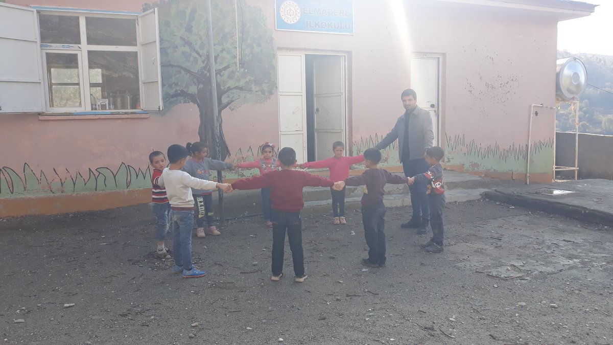 Çök! Kapan! Tutun!              Okulumuzda tüm öğrencilerin katılımı ile deprem tatbikatı gerçekleştirildi. <a href="/Diyarbakirmem/">Diyarbakır İl Millî Eğitim Müdürlüğü</a> <a href="/TuncayKaldirim/">Tuncay Kaldırım</a> <a href="/CevatBaran9/">Cevat Baran</a> <a href="/Cungusilcemem/">Çüngüş İlçe Milli Eğitim Müdürlüğü</a>