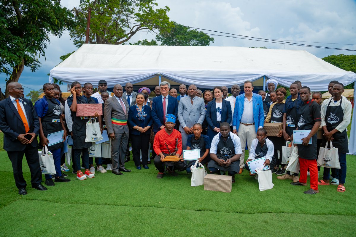 ACMouilliezWFP's tweet photo. Mes félicitations aux élèves du Lycée agricole Amilcar Cabral, aussi motivés que talentueux, qui ont pris part au Challenge culinaire #ProManioc organisé par @PamCongo et @UeCongoBrazza 🇪🇺
Vous êtes les acteurs clés d'une offre alimentaire plus saine et plus locale ! https://t.co/2WDWfuEEO6