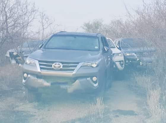PSAFLIVE's tweet photo. BREAKING NEWS: 4 TOYOTA FORTUNA worth an estimated R1,8 million we're recoverd in Limpopo, West side of Mabilingwe 2, after criminals were intercepted and opened fire at the SANDF members. The suspects were trying to cross Limpopo River. https://t.co/9kqcm0xwcM