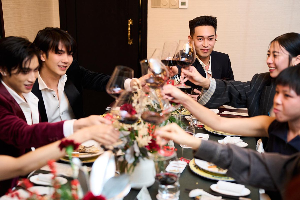 BibleBuild_INA's tweet photo. BibleBuild in party with penfolds family 🍷🍷

Cr. Ig: jackwangg
#ไบเบิ้ลบิว
#BibleBuild
#BibleWichapas
#BuildJakapan https://t.co/qerEikIUyH