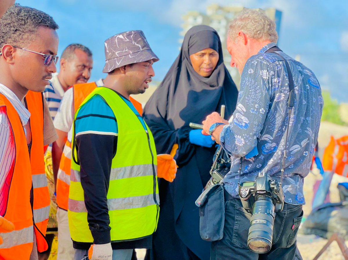 Mohamed26500090's tweet photo. The 55th week of clean up beach and awareness campaign.
"Clean up your beach 🏖and Relax 😎 "
#worldwithoutwaste
#youthvolunteer
#cleanbeach
#Noplacticbags
#banplasticafrica
#ecofriendly
#Savemarine
#FridaysForFuturesomalia https://t.co/nLB1BmJVkk