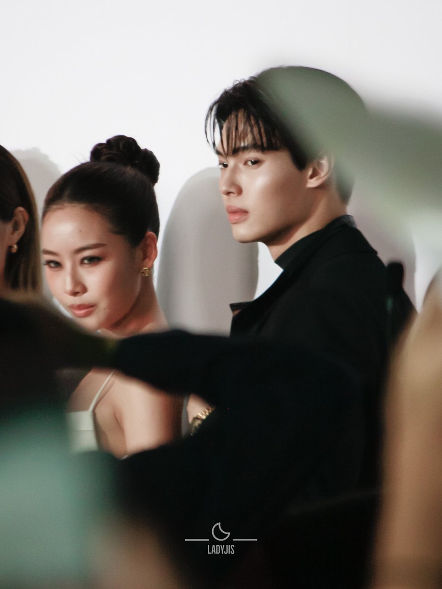 LadyJIS's tweet photo. จริตการจิกกล้องแตกของ #แมวมิ้ว
#winmetawin @winmetawin
#ChayanitPat @lpcynl
#winpat #วินแพต #OMEGAHerTime #OMEGAThailand https://t.co/uLy4hvICQc