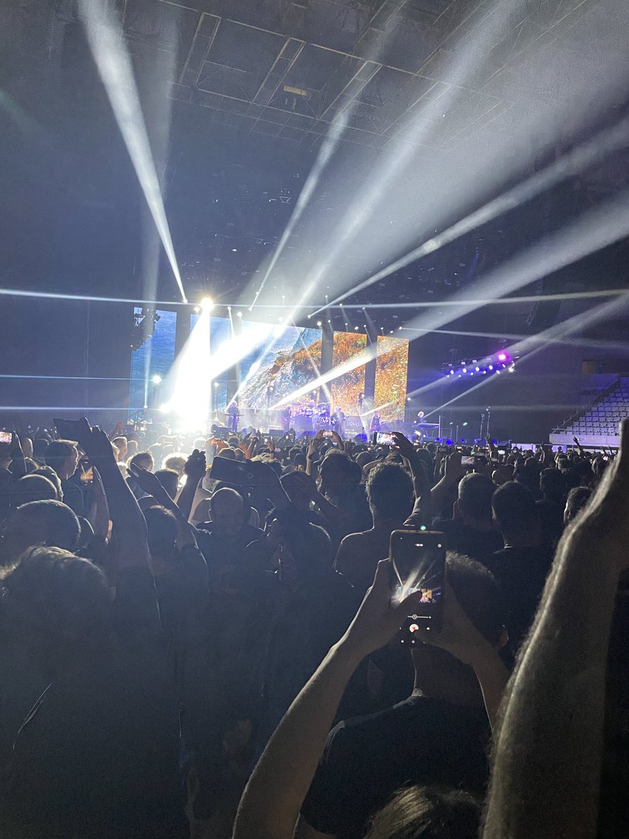 Alexalos70's tweet photo. Teletransportat……🕺🕺🕺 grans però molt bons!!!! #thecure https://t.co/H78YHReU04