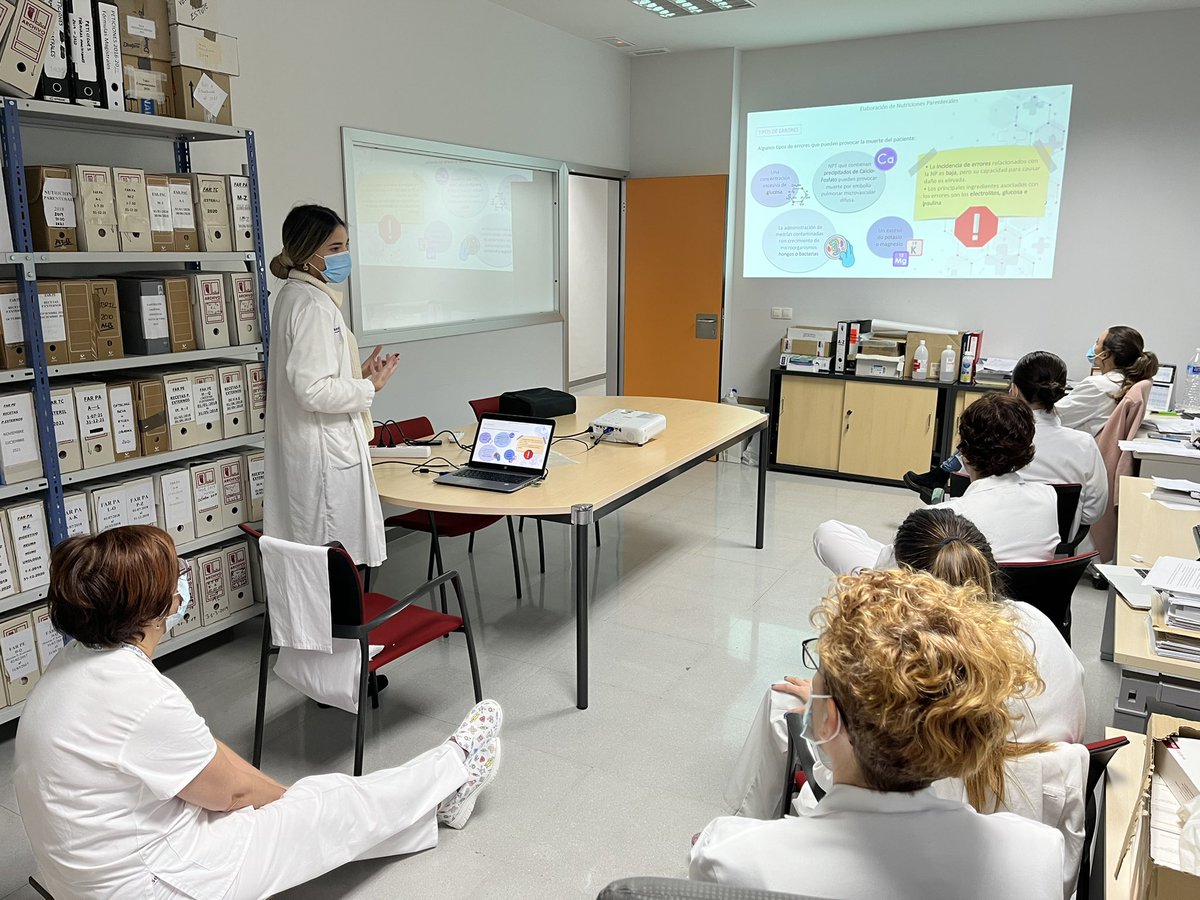 Hoy nos habla @Crisdpc2 sobre Nutrición Parenteral y todas las consideraciones y precauciones que tenemos que tener en cuenta a la hora de su preparación por #Enfermería <a href="/albacetesanidad/">Albacete Sanidad</a>