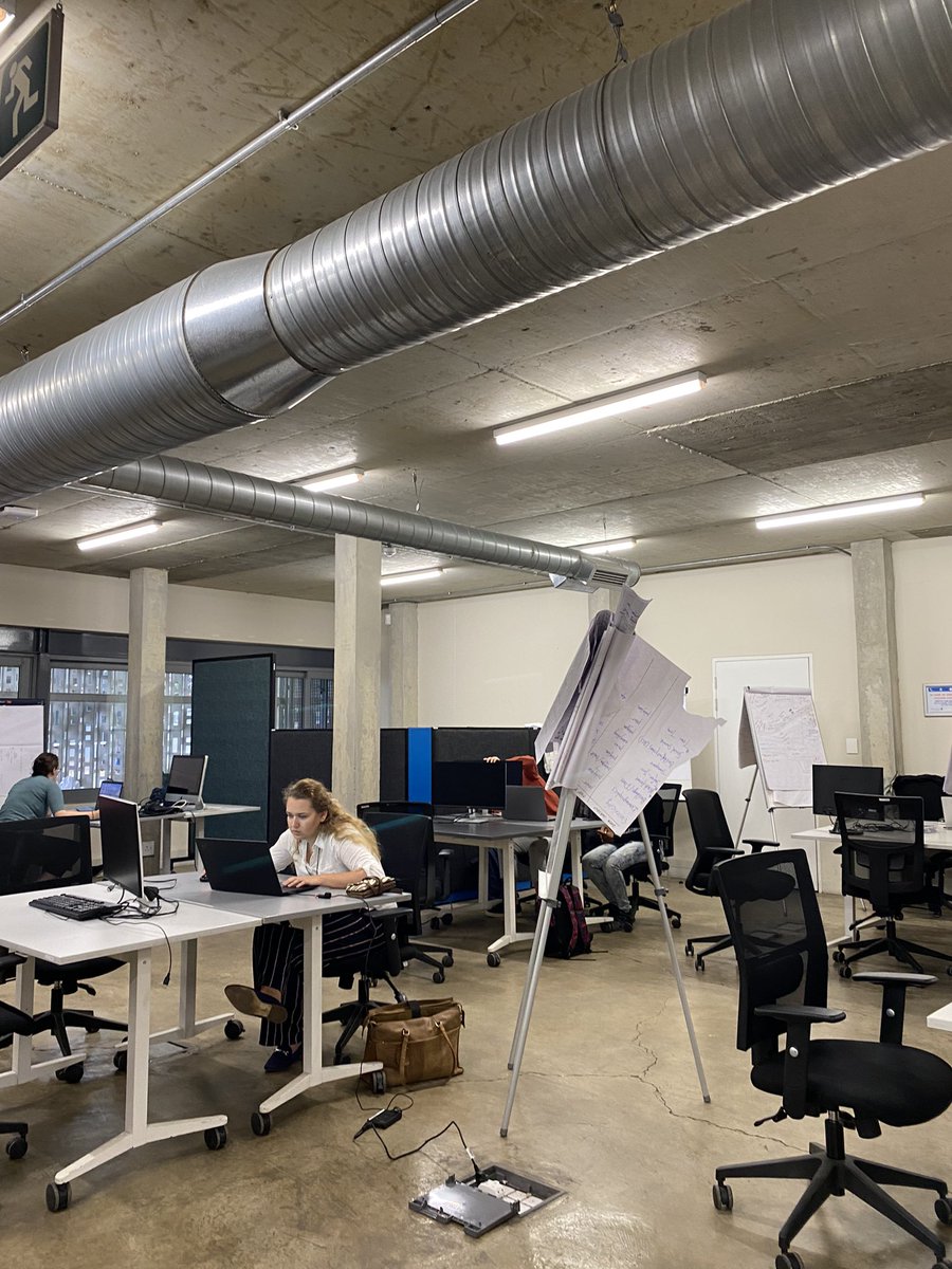 Geekulcha's tweet image. Participants are gearing up for final pitches at 13:30🕺💃

#DigitalTwin
#hackMYCITY