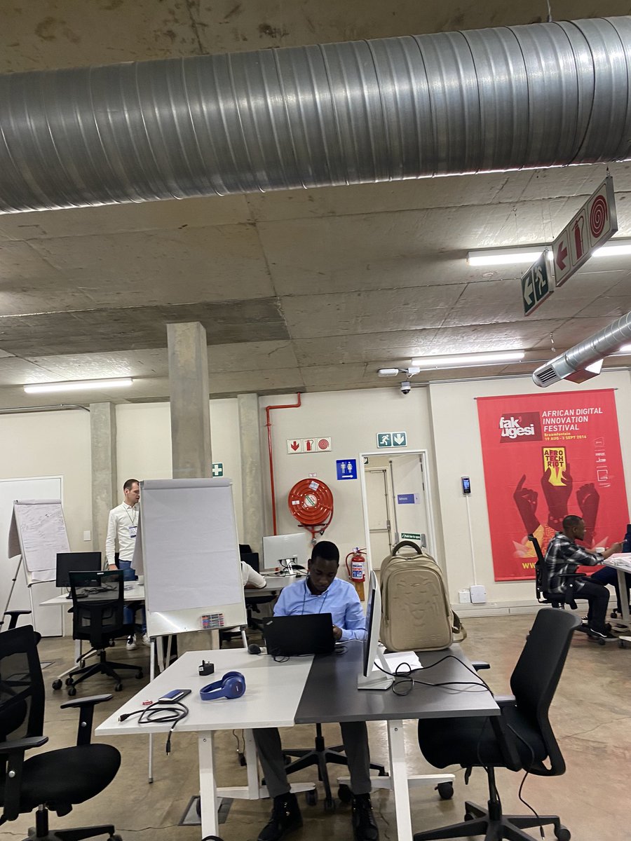 Geekulcha's tweet image. Participants are gearing up for final pitches at 13:30🕺💃

#DigitalTwin
#hackMYCITY