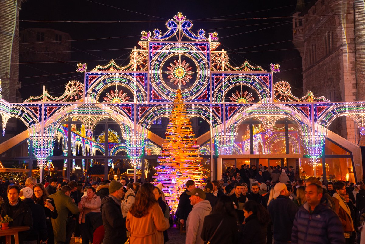 ILLUMINARIUM at #Zurich had it's #OpeningDay yesterday! #Christmas Feeling till December 30th, check it out: illuminarium.ch