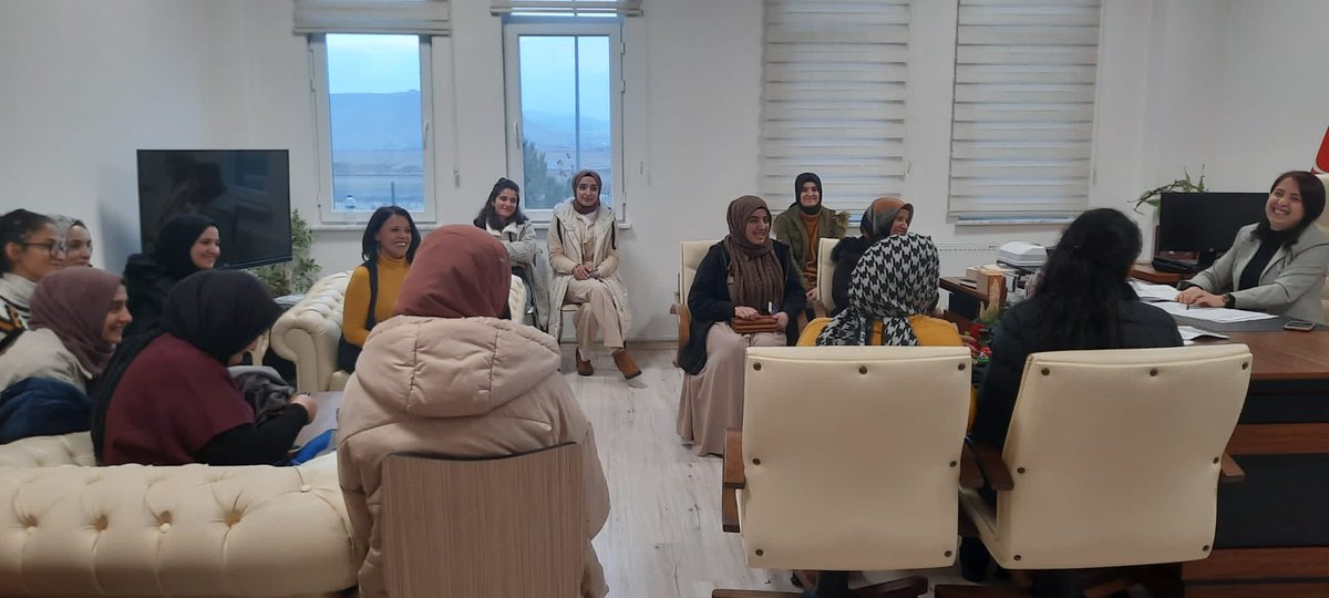 NigdeKYGM's tweet photo. 📍Sultan 1. Kılıçarslan Yurdumuz

Öğrencilerimizle hasbihaldeyiz☺️ https://t.co/6NunPN5mg0
