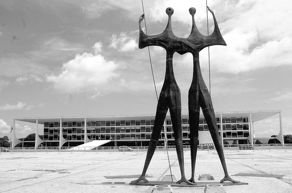 "Os Candangos"
Bruno Giorgio (1959)
Palacio do Planalto.
Oscar Niemeyer (1960)
#Art #Arte #ViernesDeArte
#Arquitectura #Architecture