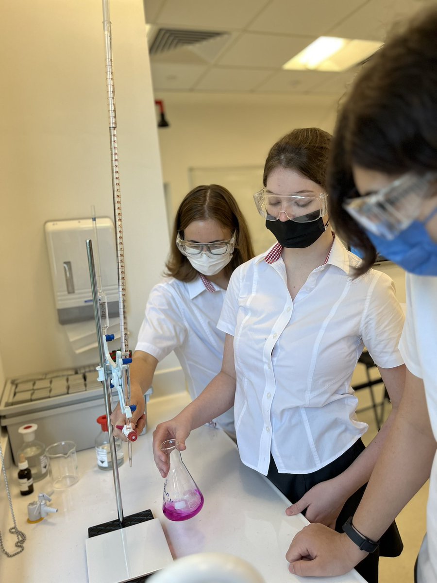 KellettScience's tweet photo. Year 10 Chemists getting to grips with tricky titrations! Finding the volume of acid required to neutralise their alkali #justkeepswirling #chemicalreactions #oohthecolours #science #practicalskills #neutralisation #experiements #mathsandscience #measuringateyelevel #chemistry https://t.co/bv2M2ShrMB