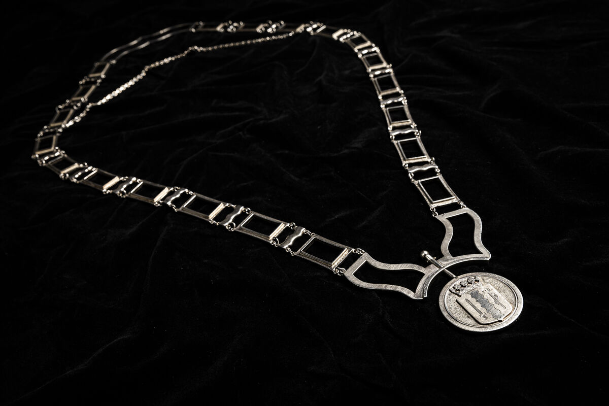 Maasgouw zoekt een nieuwe burgemeester. De fractievoorzitters hebben inwoners van Maasgouw gevraagd aan te geven welke kwaliteiten/vaardigheden de nieuwe burgemeester moet hebben. Een enthousiaste aanvoerder als burgemeester heeft de voorkeur. Dit sluit aan bij de profielschets.