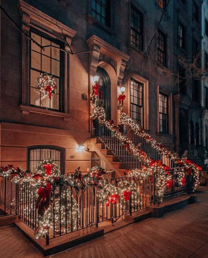 thisisusaa's tweet photo. NYC 🎅 ✨

📸: [https://t.co/DZLJFWOuQF] https://t.co/sVHRkBaJBU