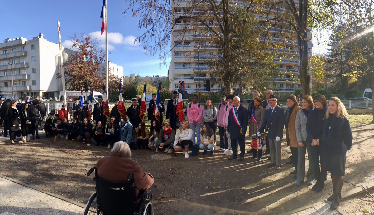 A l’occasion du 104ème anniversaire de l’armistice, l’EHPAD du Rouvray, la <a href="/Ville_BoulogneB/">Ville de Boulogne-Billancourt</a>, l’office des anciens combattants <a href="/onacvg/">ONaCVG</a> et les élèves du lycée Jules Marey rendent hommage à tous les morts pour la France, depuis la Première Guerre Mondiale à nos jours  #11novembre