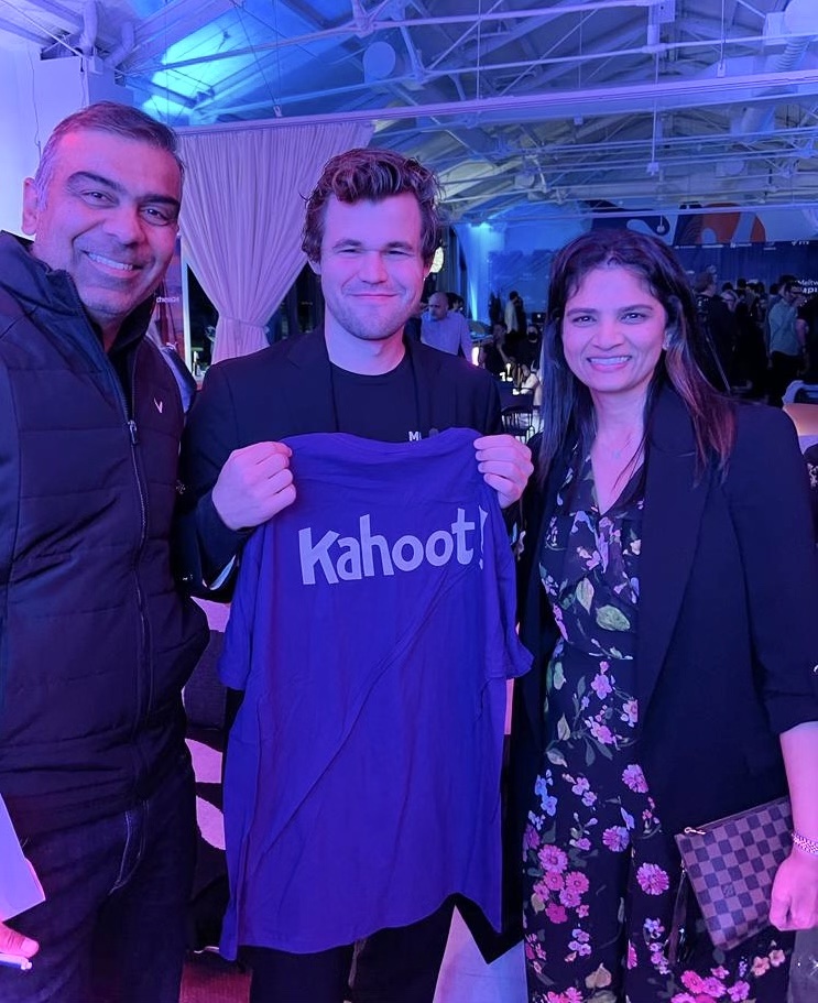 falguni's tweet photo. Such a pleasure to meet another one of Norway's best exports @MagnusCarlsen today in SF at the opening reception of the Champions Chess Tour. He was very happy to receive his @Kahoot T-shirt! #chess https://t.co/5IiLAuz8Ax