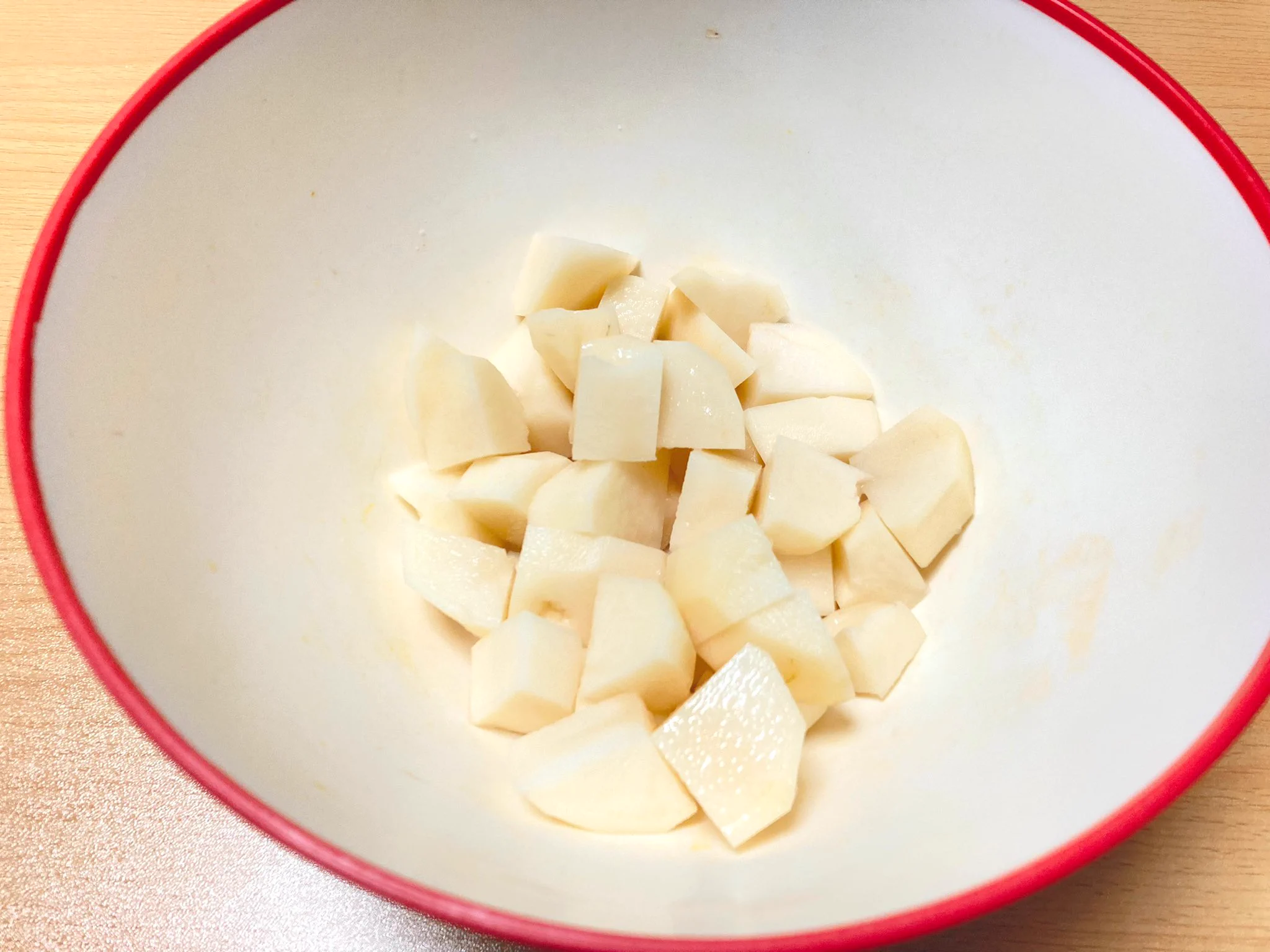 じゃがいもを茹でる必要がなくてお手軽！ポテトサラダ作りがぐっと楽になりそうな、覚えておきたいテクニック！