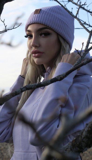 Watch 𝘗𝘦𝘢𝘤𝘩𝘪𝘦 🍑's leaked NSFW photo on TwXstars