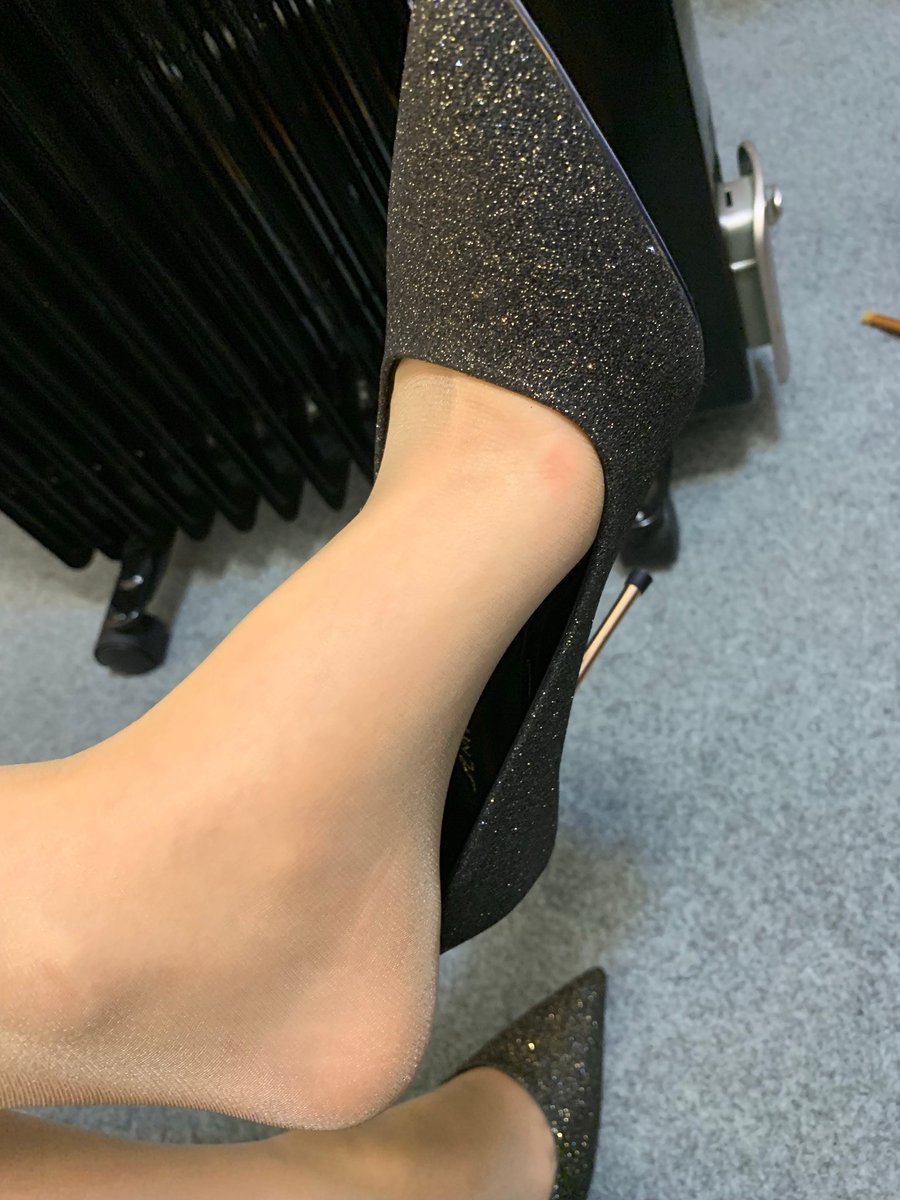 今天来个脚部特辑！ https://t.co/VgyCCfxY3p